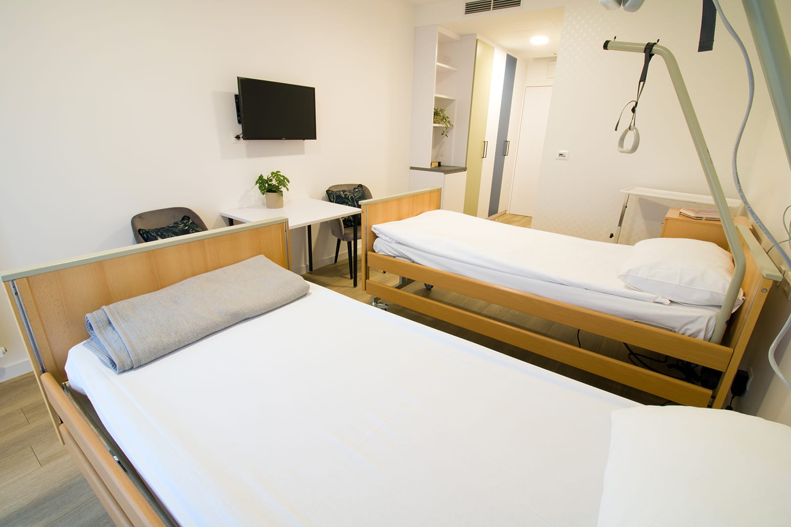 Ručke i potporne šipke na medicinskim krevetima